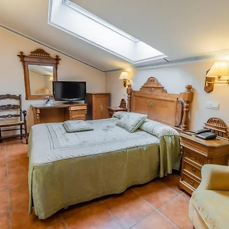 Hotel Santo Domingo De Silos Отель Санто-Доминго-де-Силос