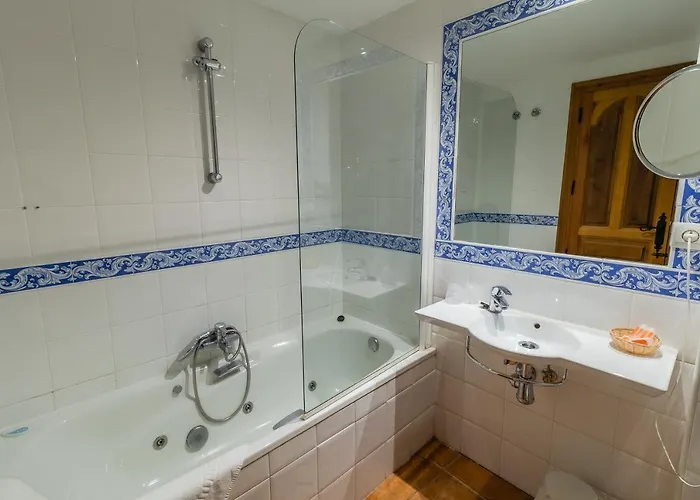 Отель Hotel Santo Domingo De Silos Санто-Доминго-де-Силос