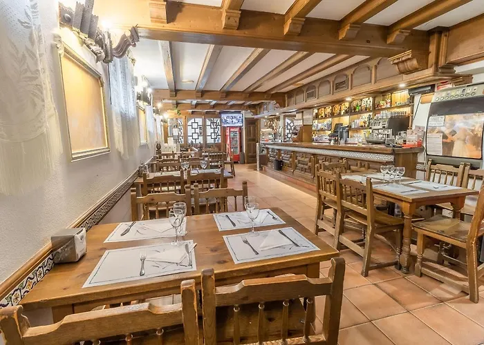 ホテルサントドミンゴ デ シロス 3*