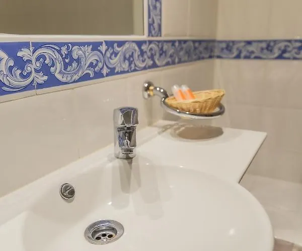 Отель Hotel Santo Domingo De Silos 3*