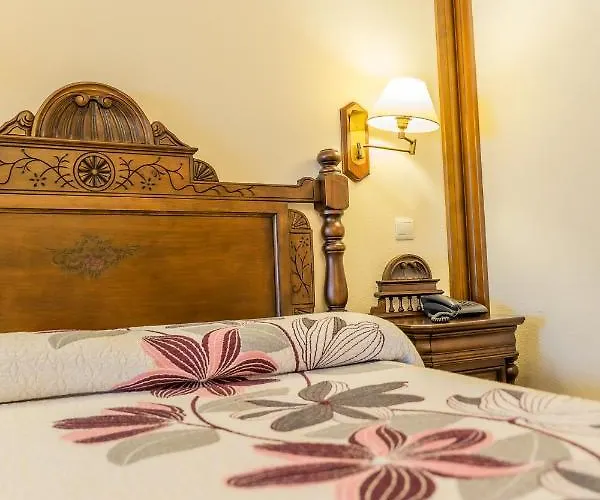 Hotel Santo Domingo De Silos Отель Санто-Доминго-де-Силос